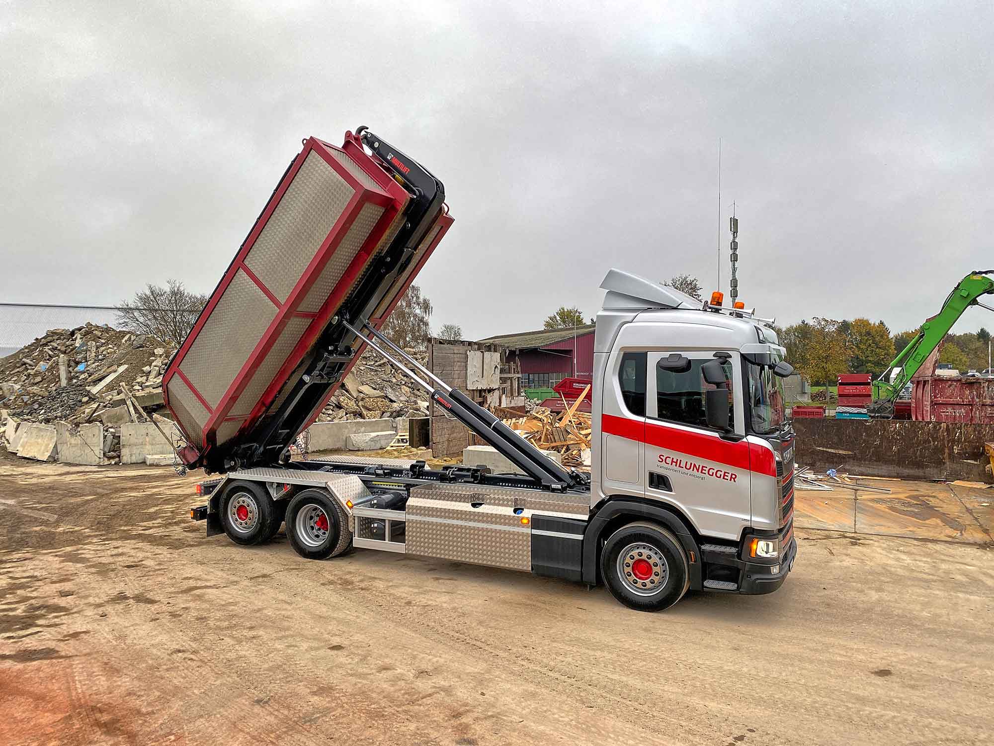 Schlunegger R500 mit gekippter Mulde